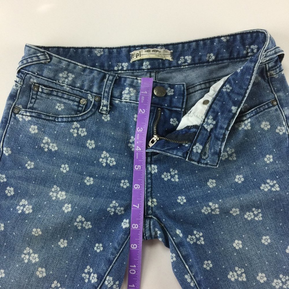 Free People Ditsy Floral Print Skinny Jeans - Picture 9 of 10